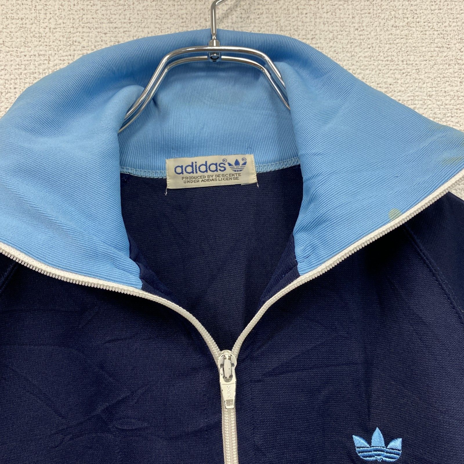 古着  アディダス ヨーロッパ 刺繍ロゴ ジャージ 紺色 L adidas アディダス トラックジャケット/ジャージ 刺繡ロゴ 紺 ネイビー