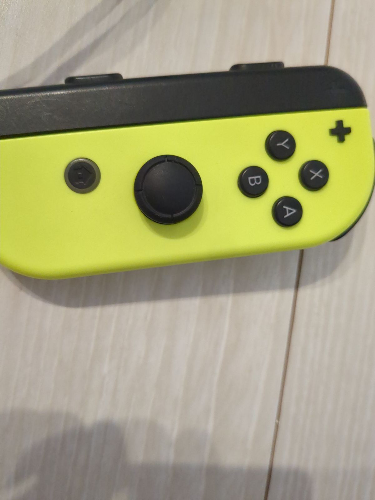 Nintendo Switch Joy-Con 右 イエロー ストラップ付き - メルカリ