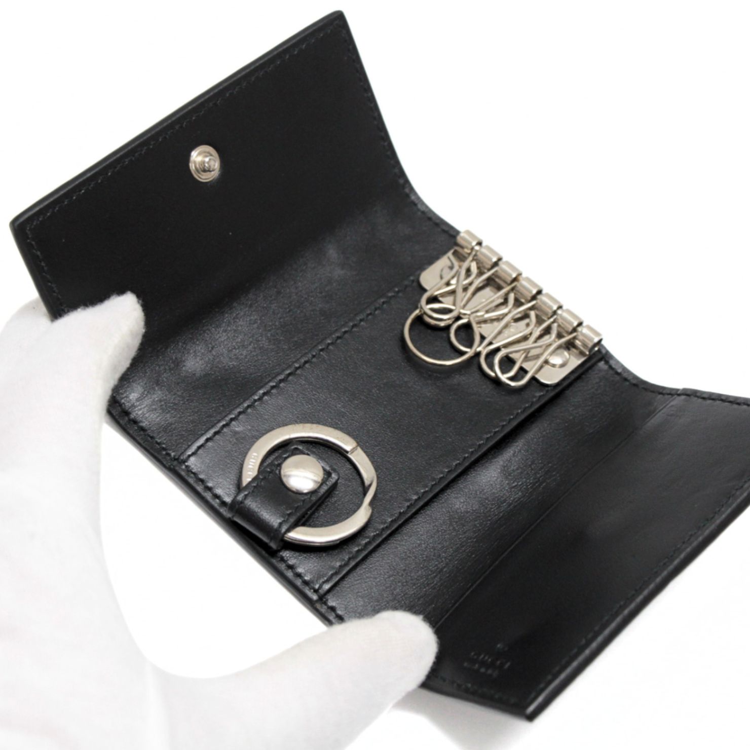 【極美品】 GUCCI グッチ キーホルダー GG エンボス ブラック 黒 GUCCI グッチ GGエンボス キーケース レザー 黒 【75355】 - メルカリ