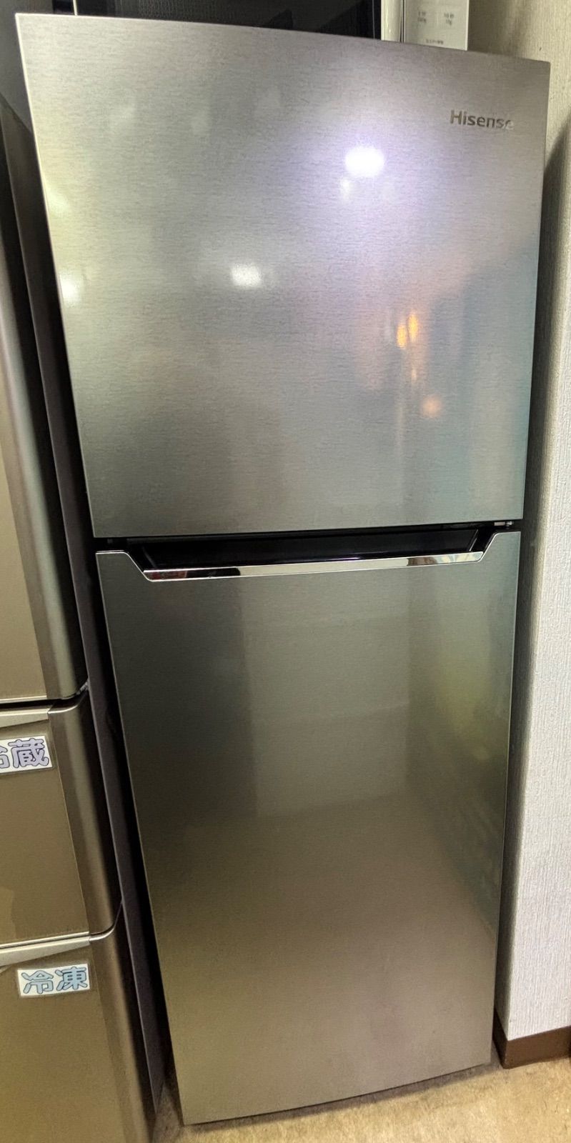 ◇Hisense 冷蔵庫 227L 2Lのペッドボトルを3本置いても余裕がある HR 