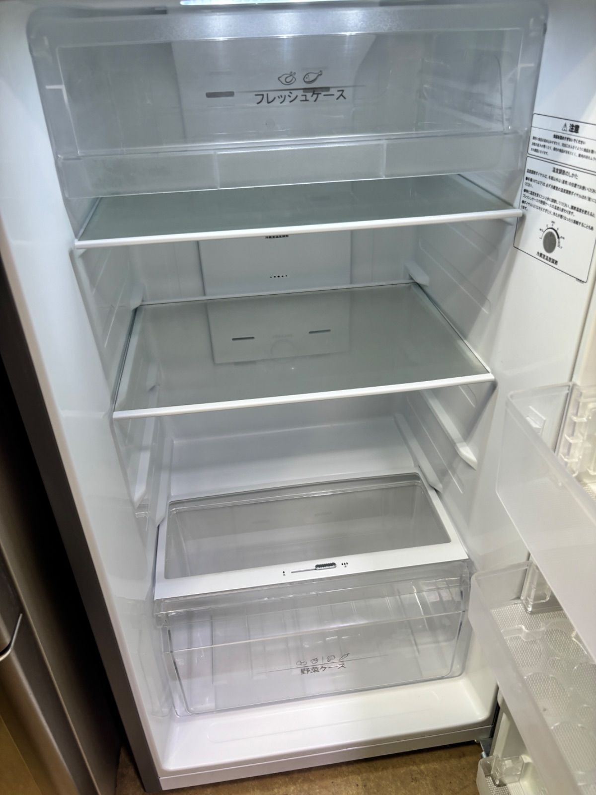 ◇Hisense 冷蔵庫 227L 2Lのペッドボトルを3本置いても余裕がある HR 