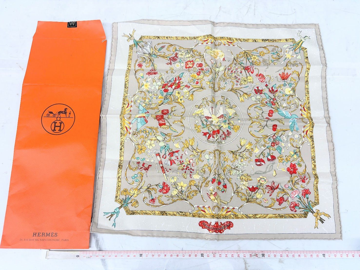 東洋の石と西洋の石細工 エルメス プチカレ　スカーフ 袋付き】HERMES プチカレ PiERRES d' ORiENT et d' OCCiDENT 東洋の石