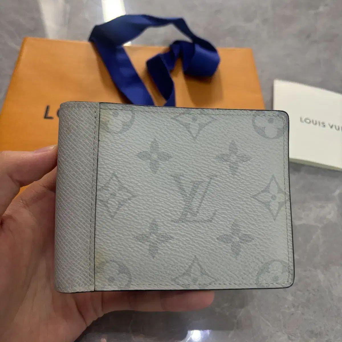 Louis Vuitton ルイヴィトン モノグラム アンタルティカ 二つ折り財布 白