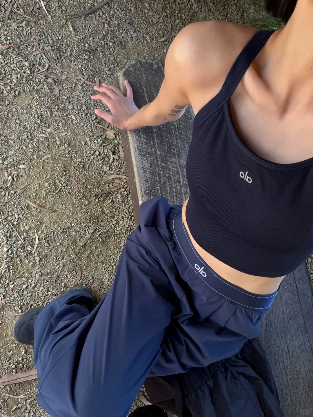 新品】 Alo Yoga パンツ ボトム トラウザー アローヨガ ブラック