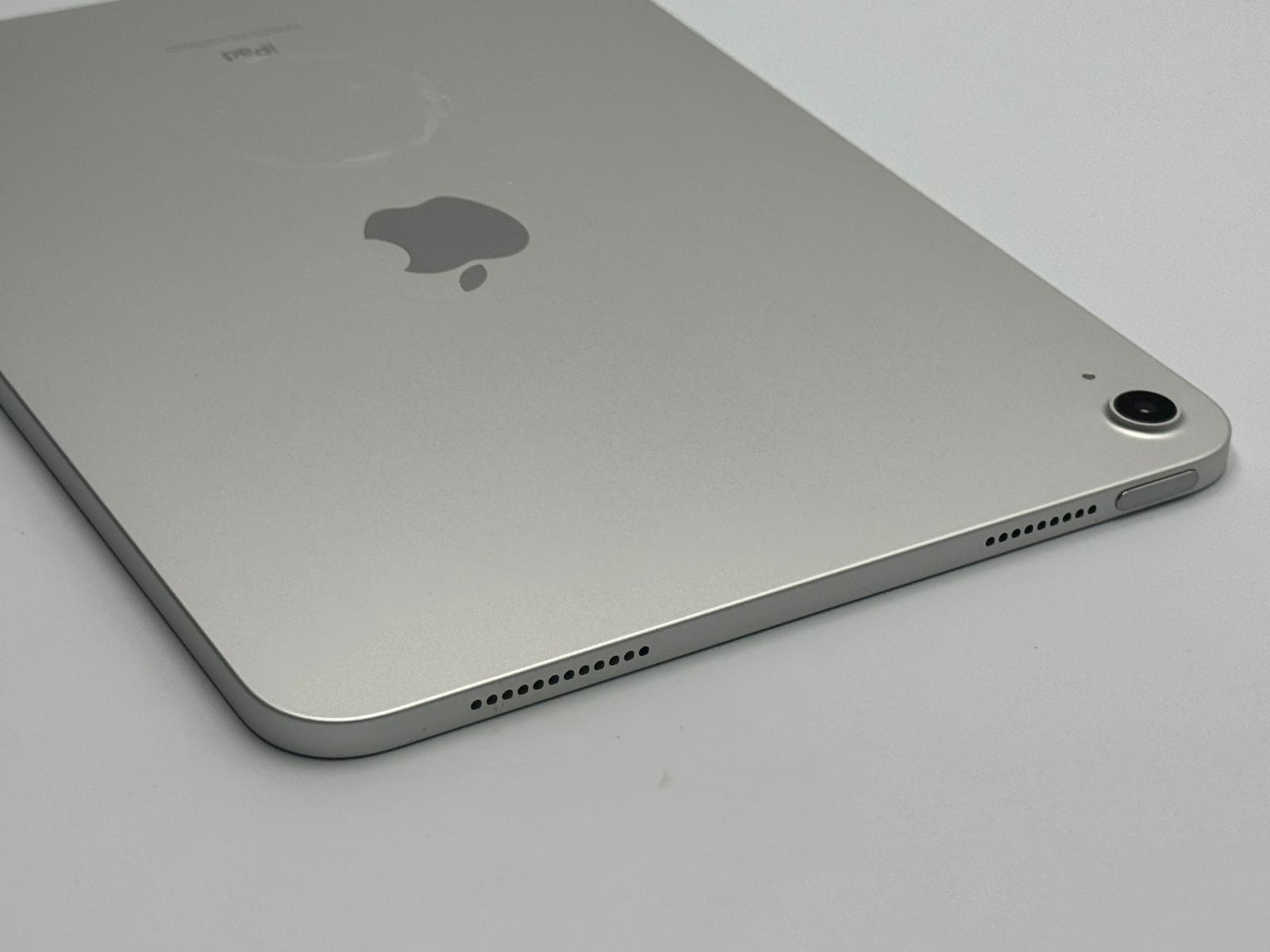 iPad 第10世代 64GB シルバー 中古D - メルカリ