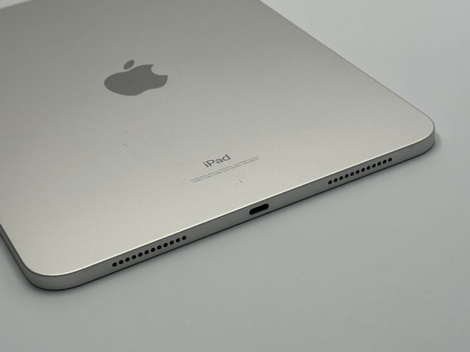 iPad 第10世代 64GB シルバー 中古D - メルカリ