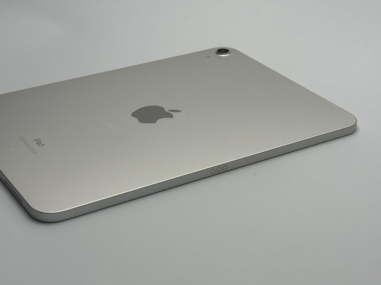 iPad 第10世代 64GB シルバー 中古D - メルカリ
