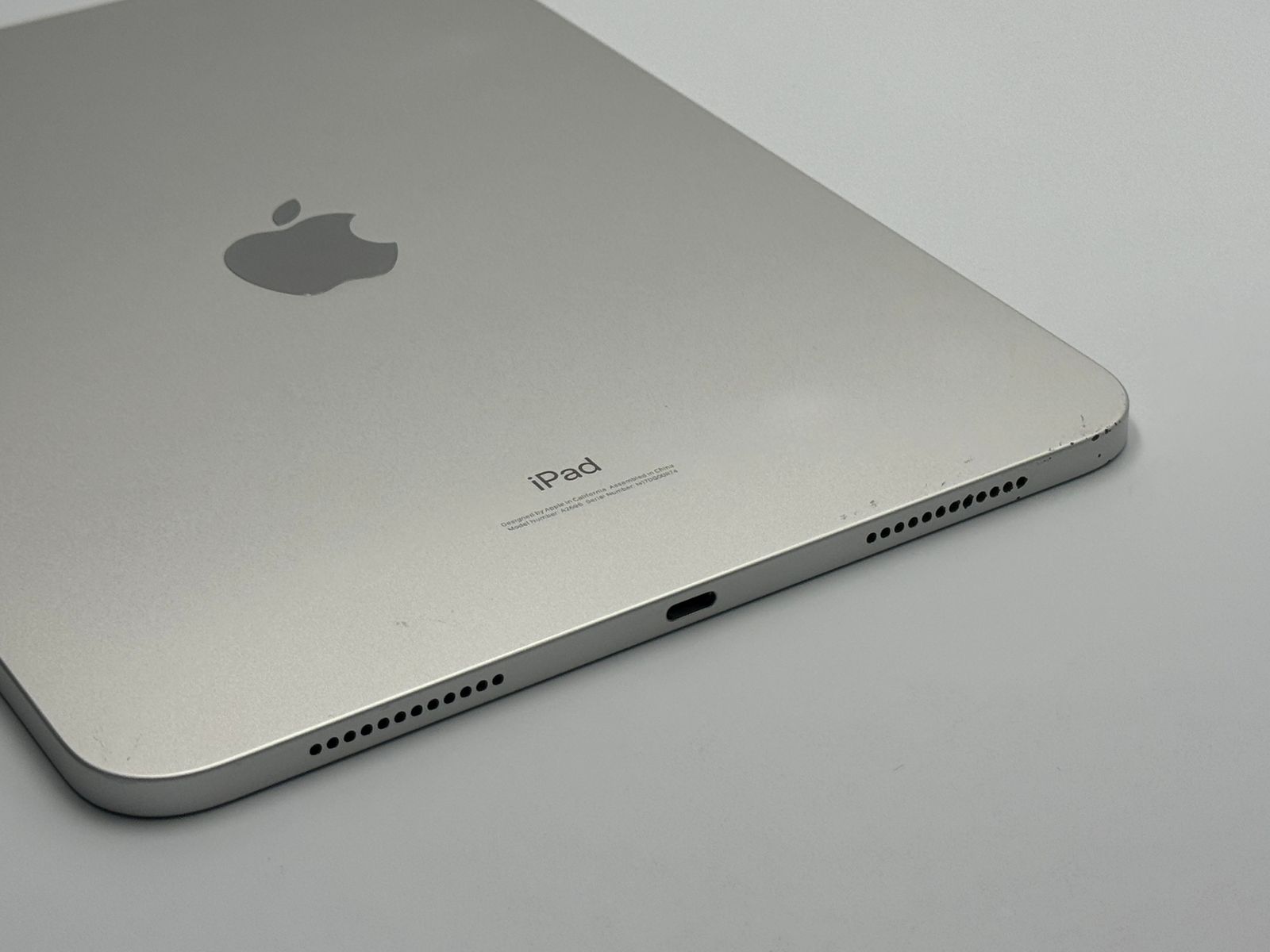 iPad 第10世代 64GB シルバー 中古C - メルカリ