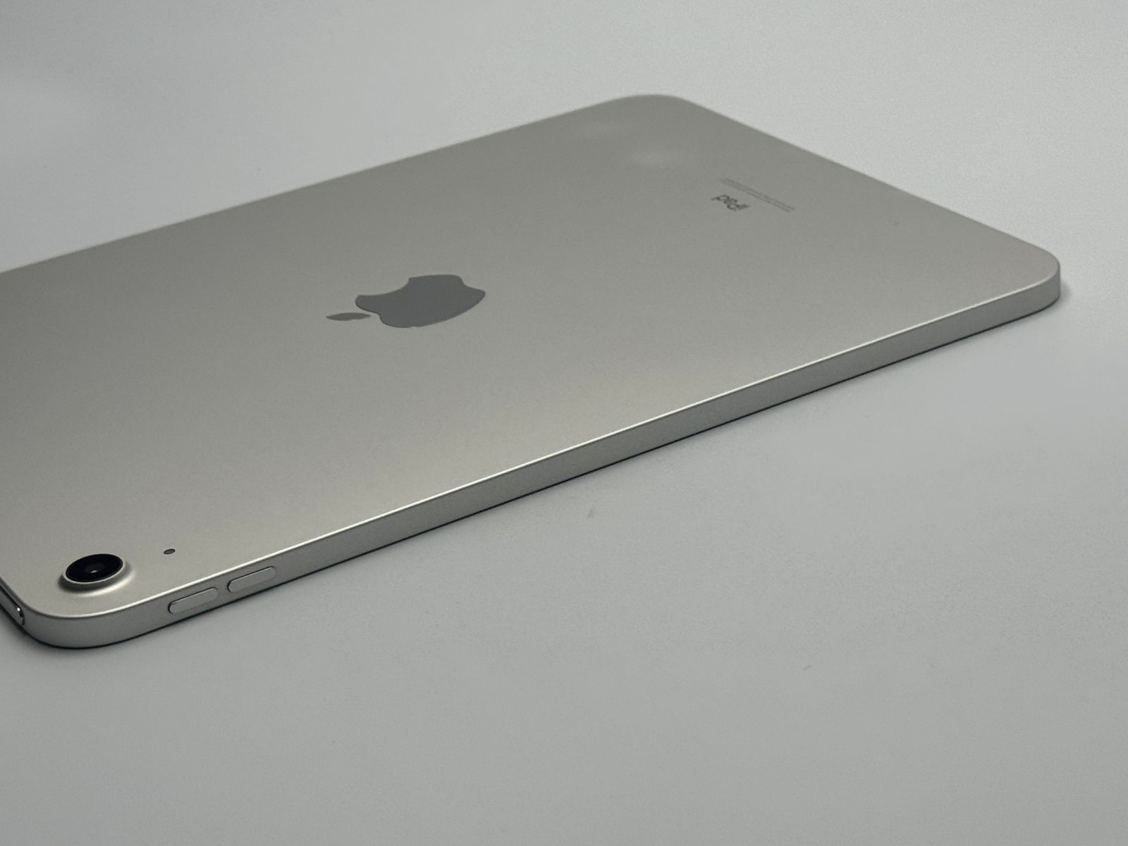 iPad 第10世代 64GB シルバー 中古C - メルカリ