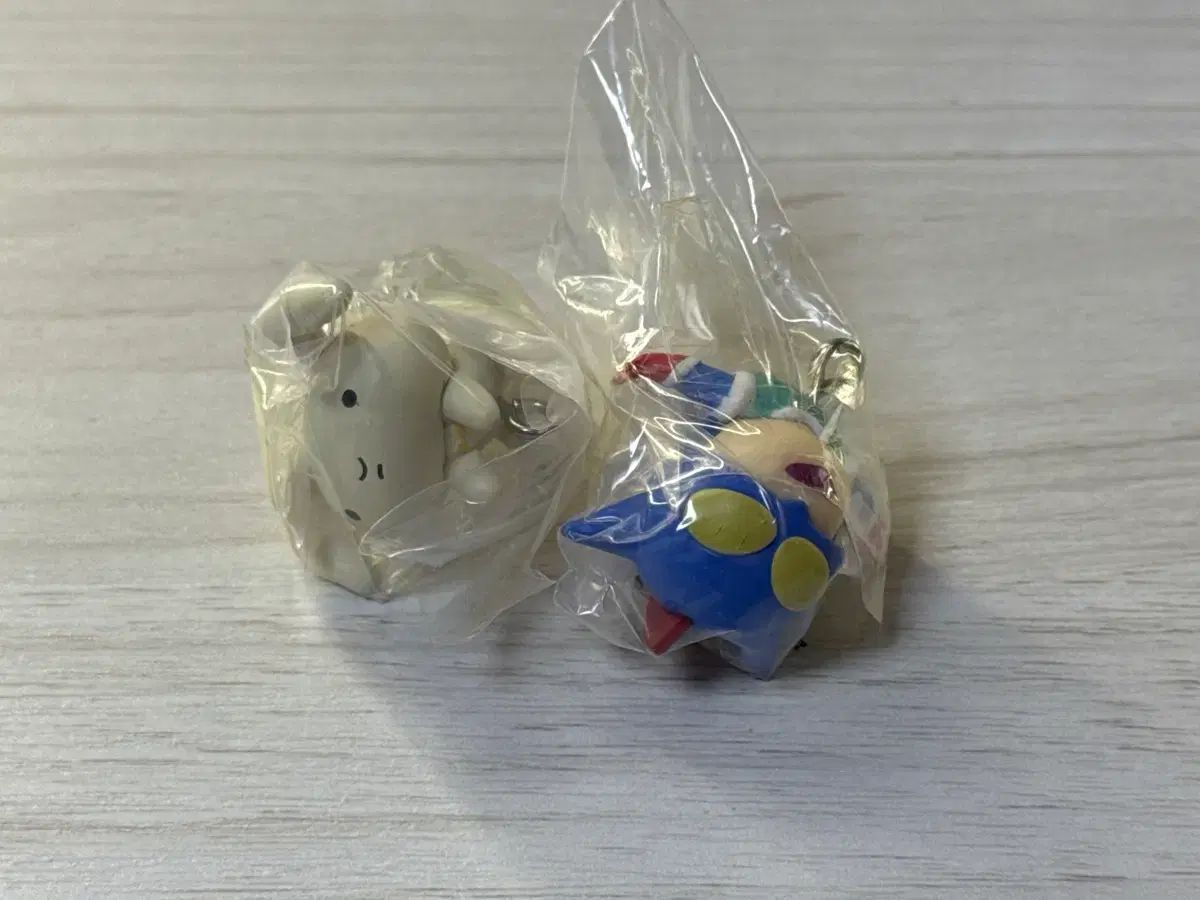 クレヨンしんちゃん デロン フィギュア キーホルダー (ガラスうさぎ アクション仮面)