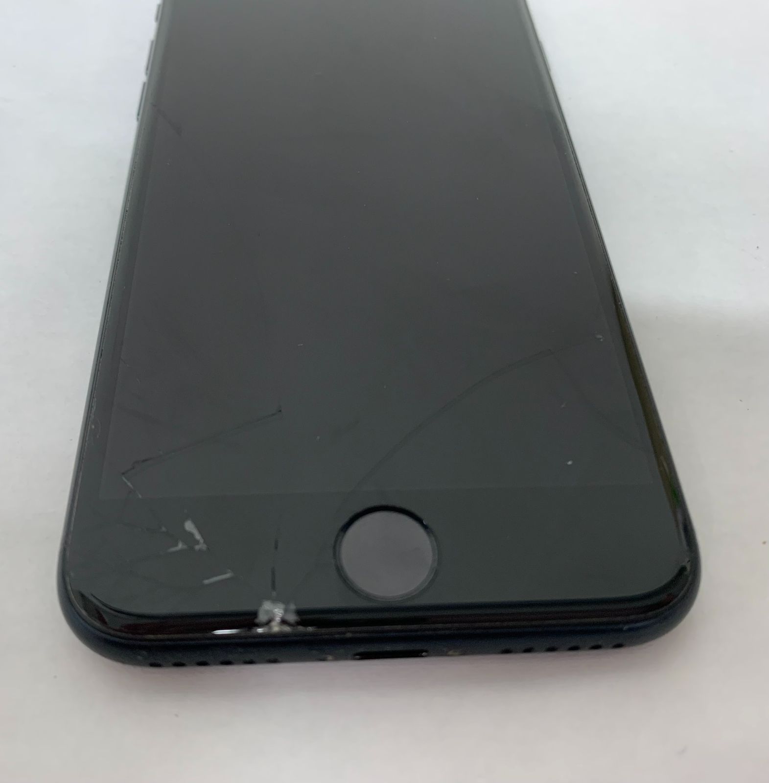 iPhone SE3 64GB スターライト 訳あり画面割れ - メルカリ