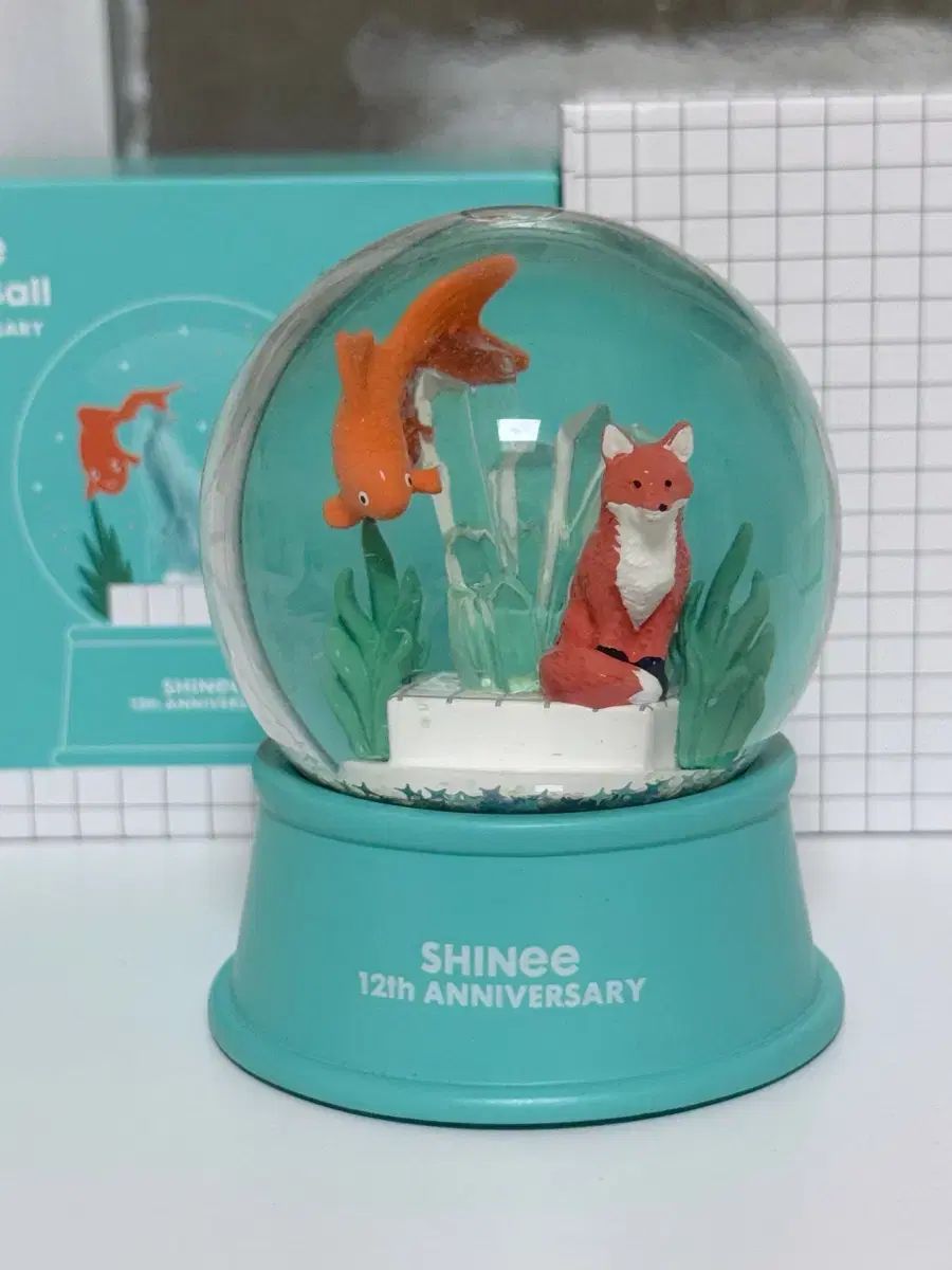 SHINee　デビュー12周年記念グッズ　グリッターボール　スノードーム SHINee グリッタードーム スノードーム SHINee スノードーム