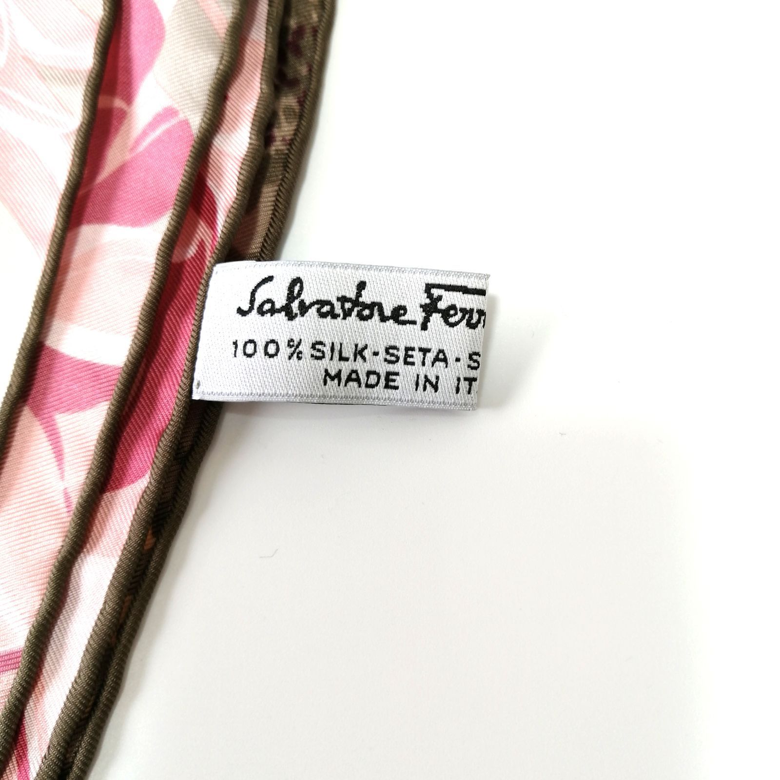 ✨美品✨ サルヴァトーレフェラガモ Salvatore Ferragamo スカーフ
