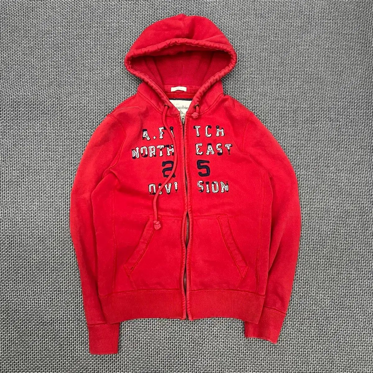 Abercrombie マッスルフィット レッド ジップアップ