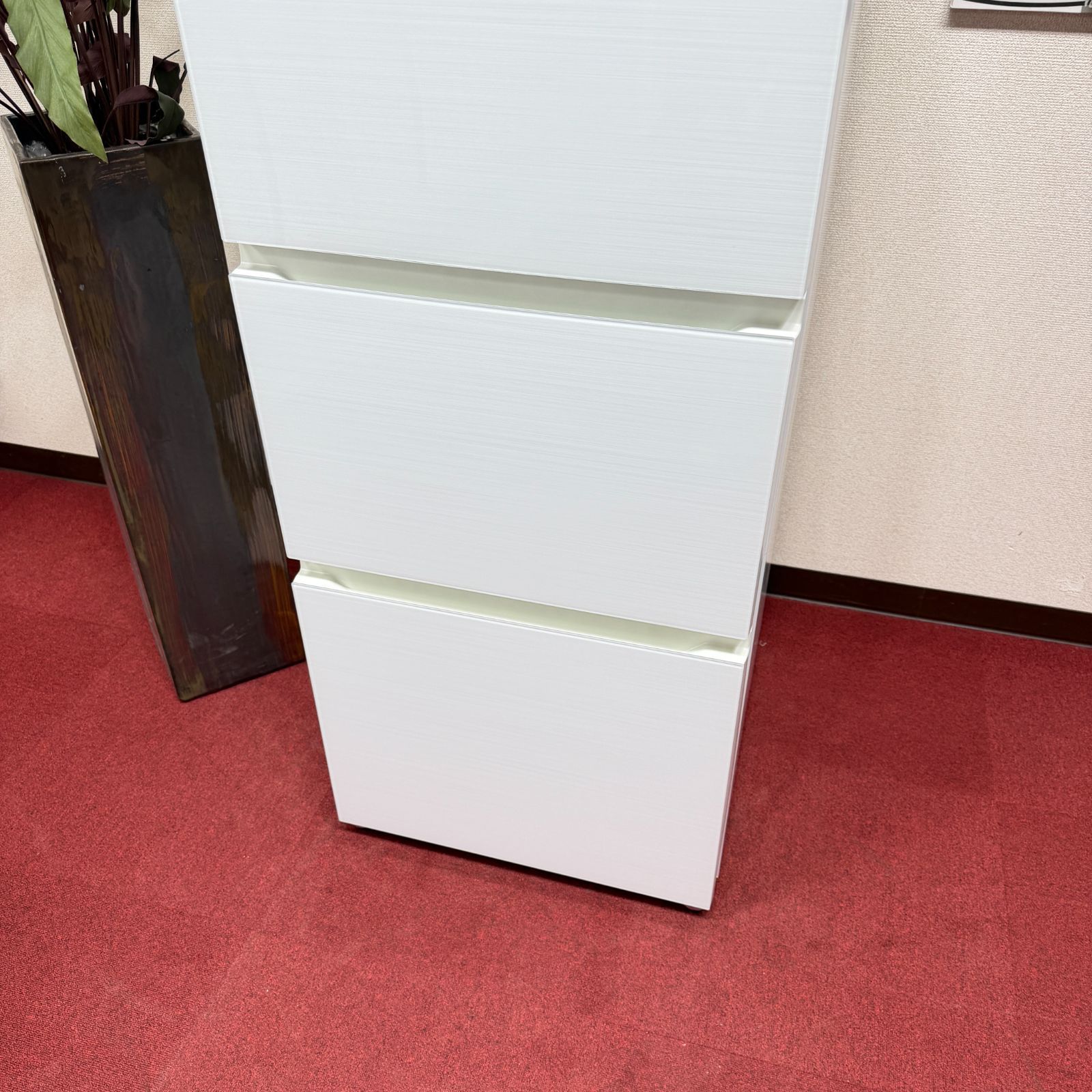 東京23区送料無料 超美品ハイセンス3ドア冷蔵庫283L 2022年製製氷機有