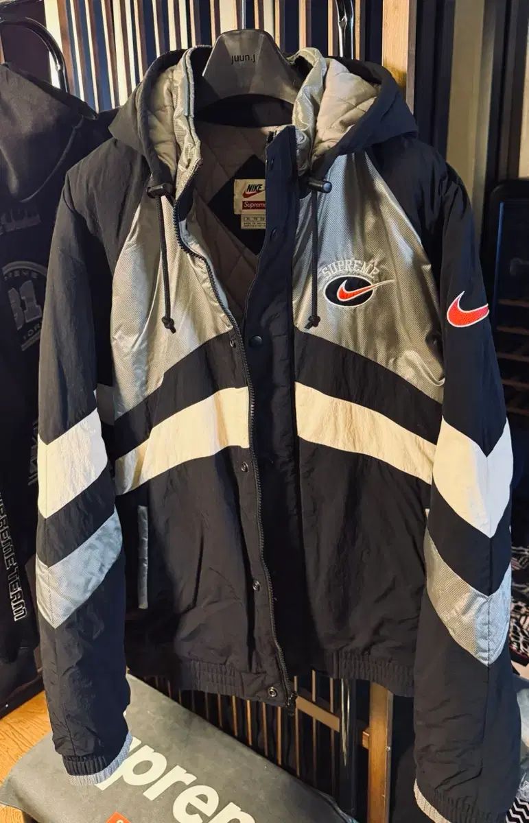 Supreme x NIKE フード スポーツジャケット シルバー XL - メルカリ