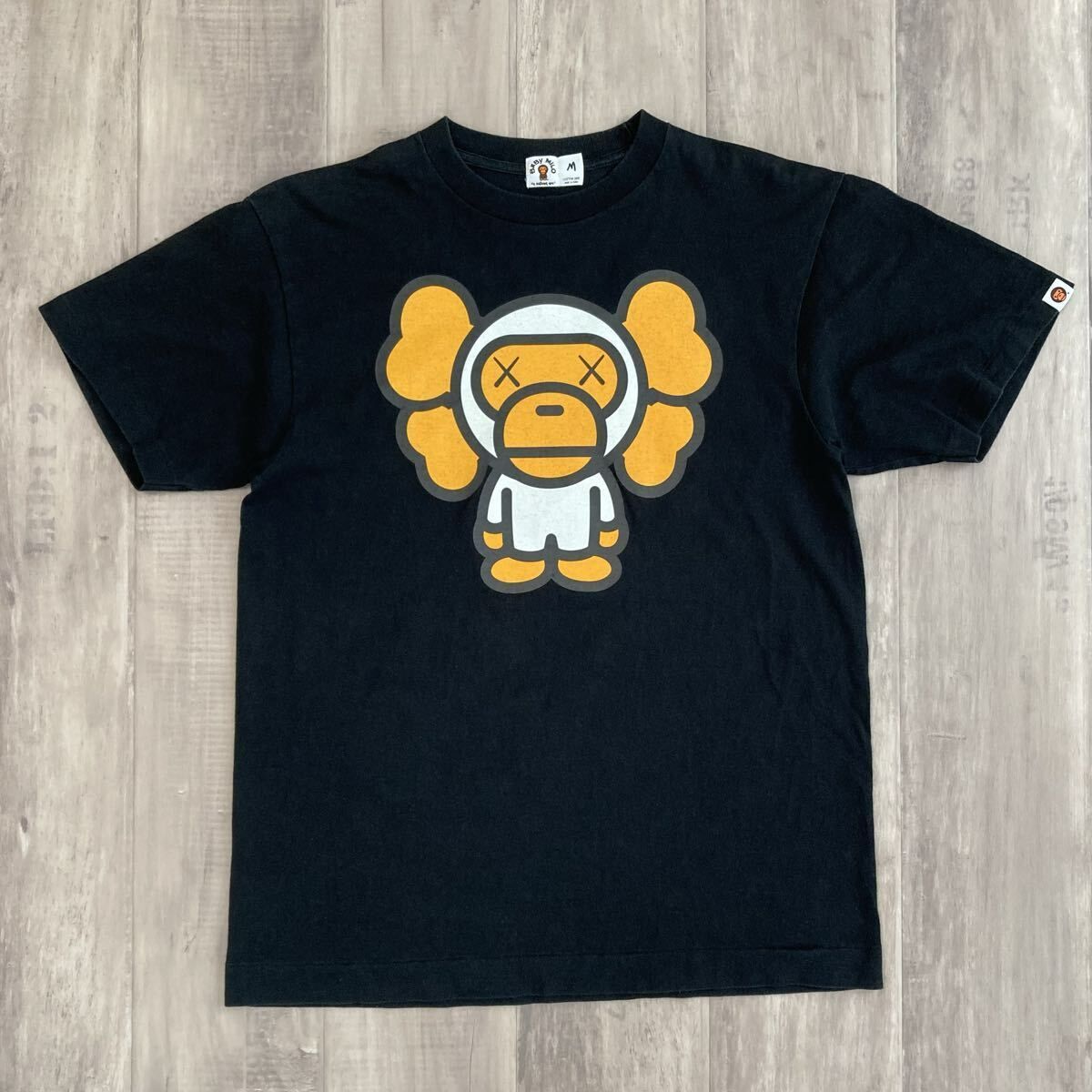 BAPE × KAWS MILO Tシャツ Mサイズ ブラック a bathing ape マイロ カウズ エイプ ベイプ アベイシングエイプ NIGO y6746