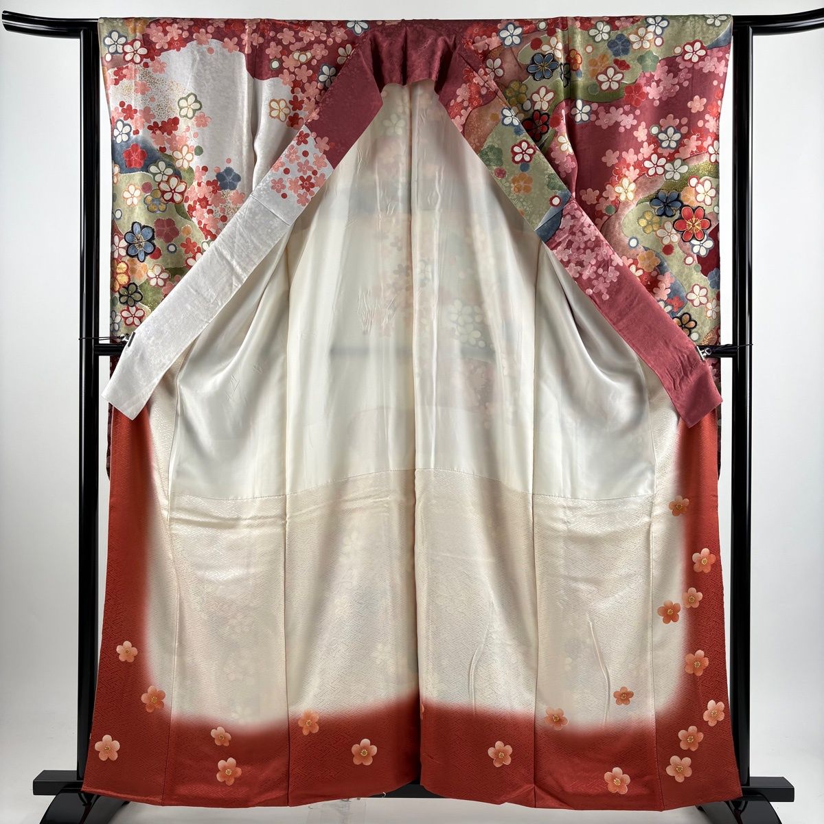 振袖 身丈160.5cm 裄丈63.5cm S 袷 岩田専太郎 落款 花 金糸 金彩