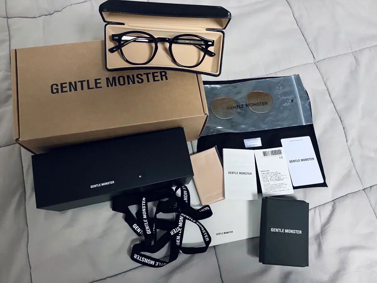 GENTLE MONSTER(ジェントルモンスター) エディ EDDY 01 ブラック メガネ