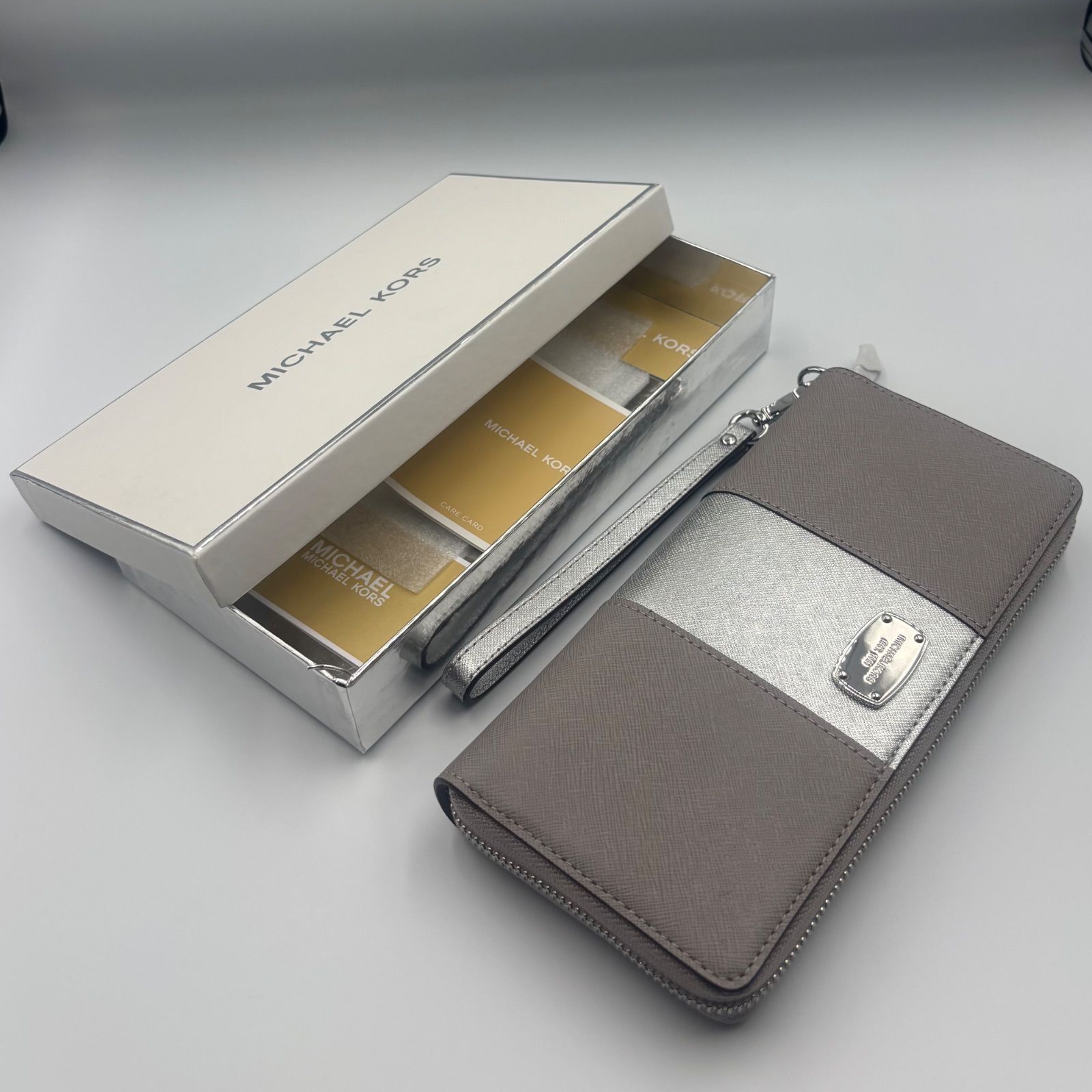 新品 MICHAEL KORS長財布 グレー 財布 長財布 デボス MICHAEL KORS 