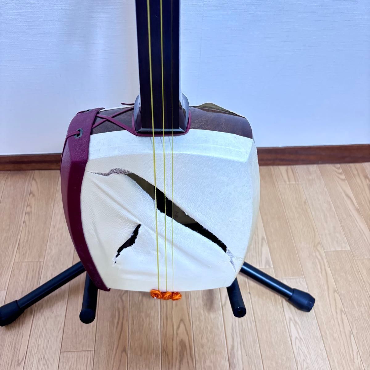 □ 津軽三味線 紅木 段違い二段溝 東さわり 丸打胴 - メルカリ