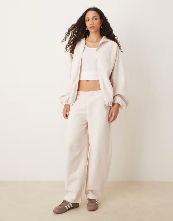 エイソス レディース ボトムス カジュアルパンツ パンツ スウェットパンツ ASOS DESIGN barrel leg brushback sweatpants in oatmeal part of