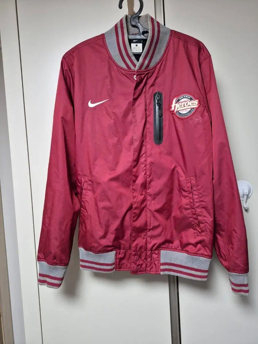 2014 넥센ヒーローズ NIKE 正規品 ジャケット アウター 出品 100 サイズ