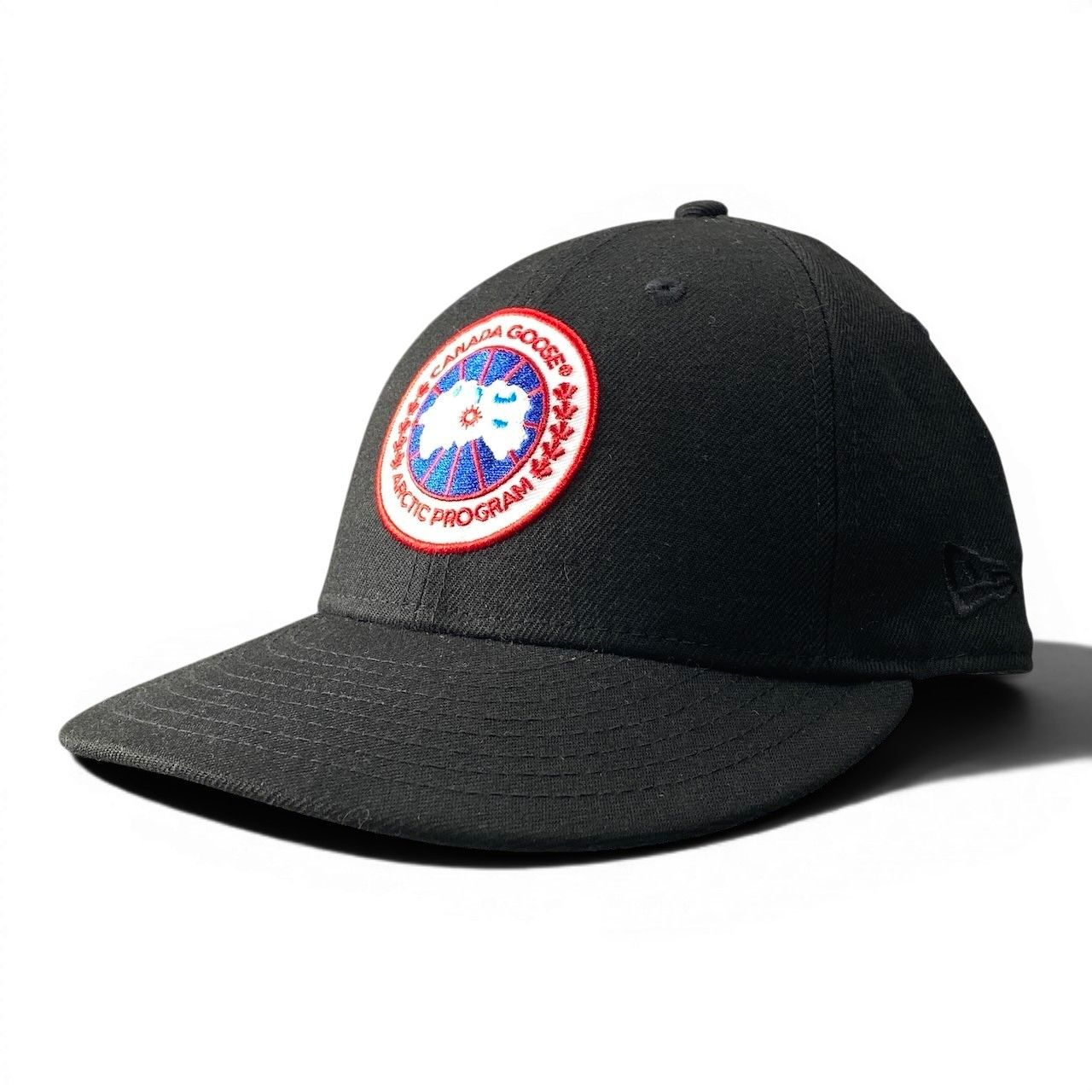 g7   カナダグース × NEW ERA ニューエラ 刺繍ロゴキャップ Arctic Disc Adjustable Cap ブラック 帽子 g7 CANADA GOOSE カナダグース × NEW ERA ニューエラ 刺繍ロゴキャップ