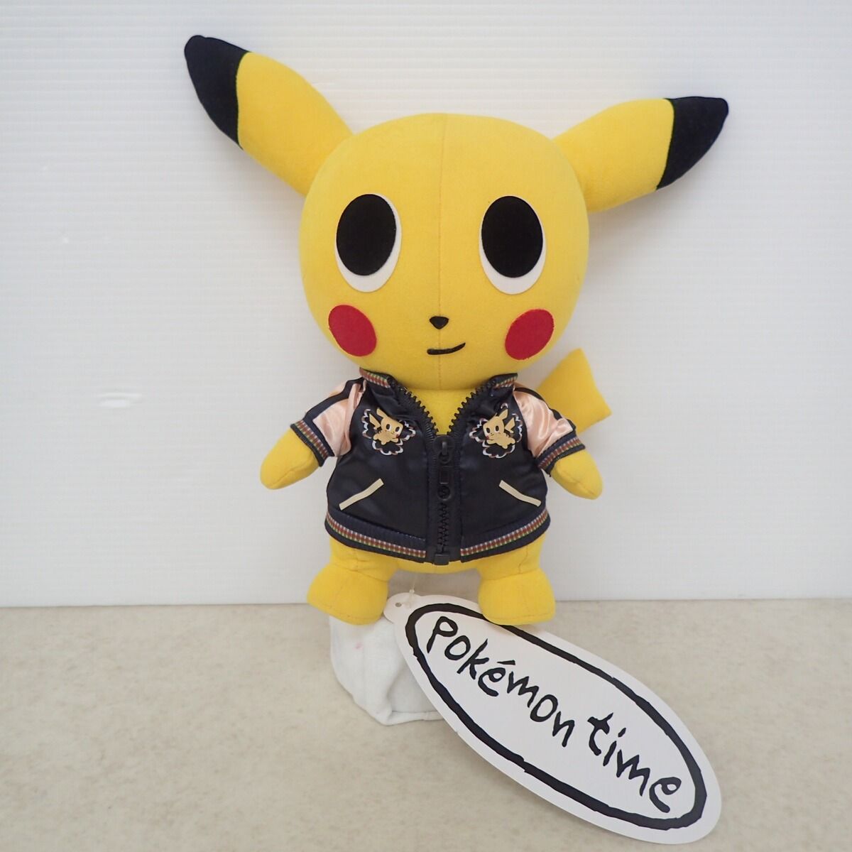 【ポケモンセンター限定】ピカチュウ スカジャン　ぬいぐるみ　ポケモンタイム ポケモンセンター ぬいぐるみ Pokemon time スカジャン ピカチュウ 紙