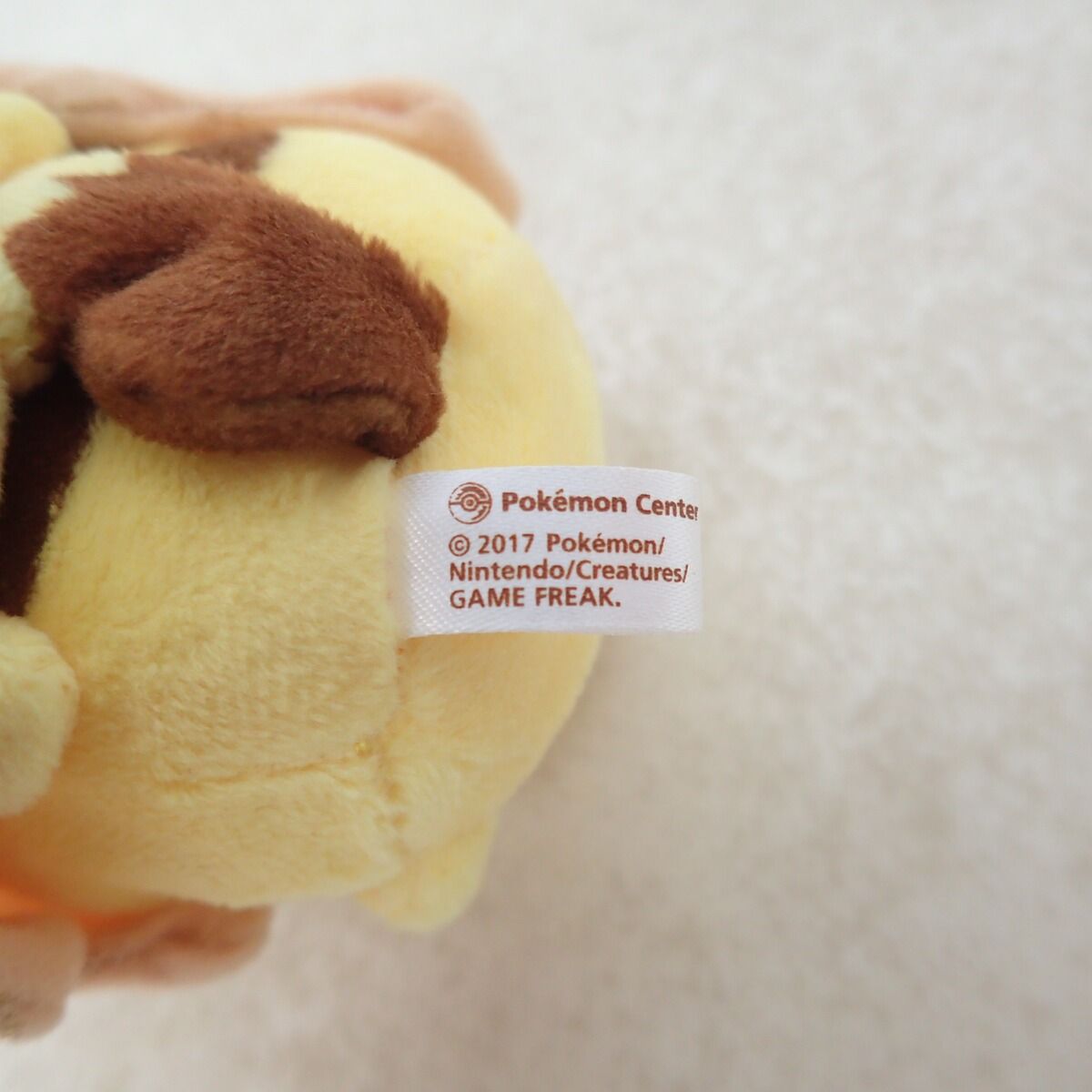 ポケモンセンター マスコット モクローのポンチョを着たピカチュウ 紙