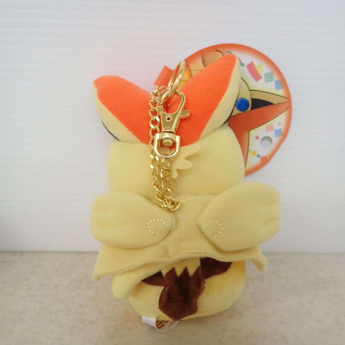 ポケモンセンター マスコット ビクティニのポンチョを着たピカチュウ