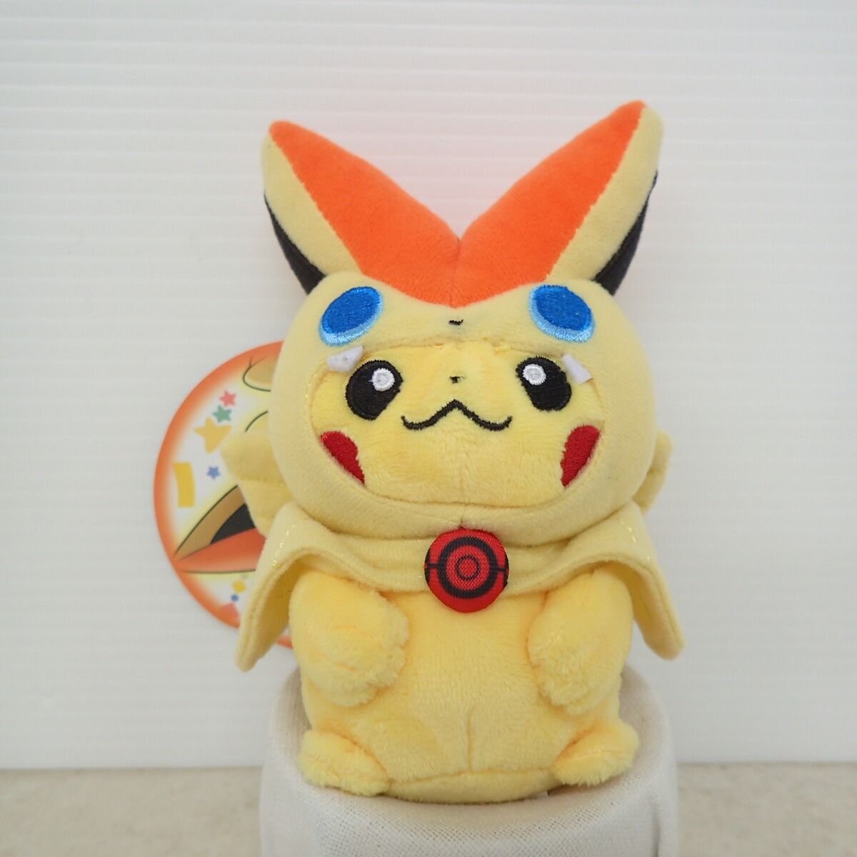 ビクティニのポンチョを着たピカチュウ ぬいぐるみ ポケモンセンター マスコット ビクティニのポンチョを着たピカチュウ