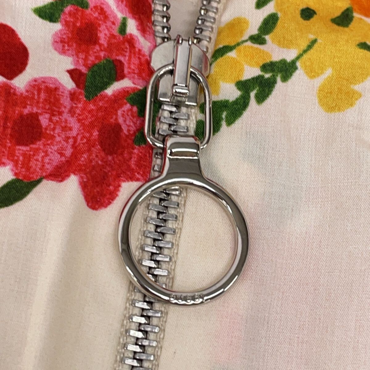 GUCCI グッチ 453982 16年 アイボリー フラワープリントパールボタン