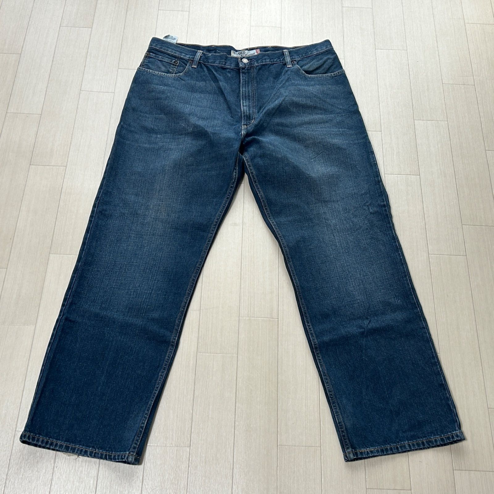 0 Relaxed Straight Levi