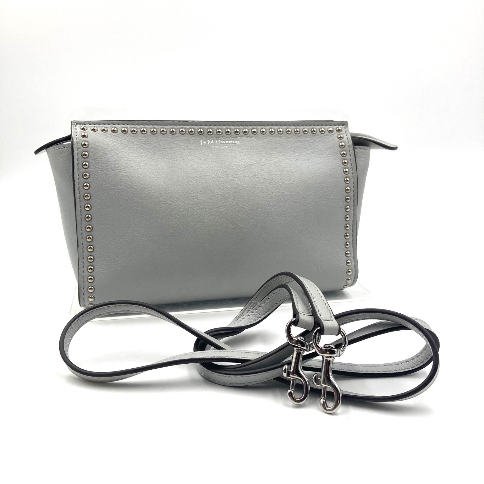 ■極美品■J&M DAVIDSON ジェイアンドエムデヴィッドソン　ELLIS WITH STUDS エリスウィズスタッズ 2WAY ミニショルダーバッグ　クラッチバッグ　ポーチ　斜めがけ　クロスボディ　シルバーグレー　スペイン製　刻印あり　レディース