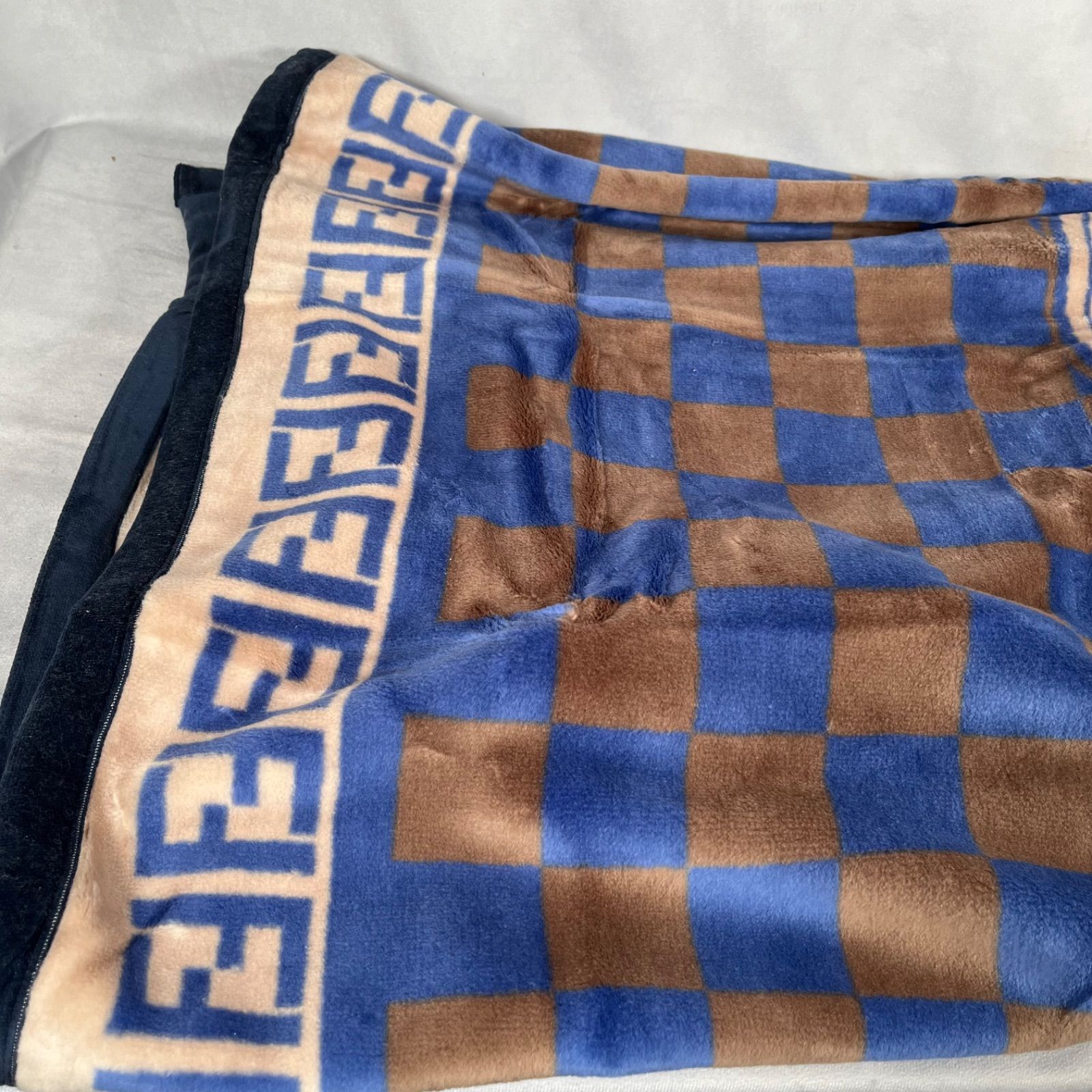 FENDI　フェンディ　綿毛布 管2606-519】FENDI 綿毛布 140×210 サイズ 箱付き - メルカリ