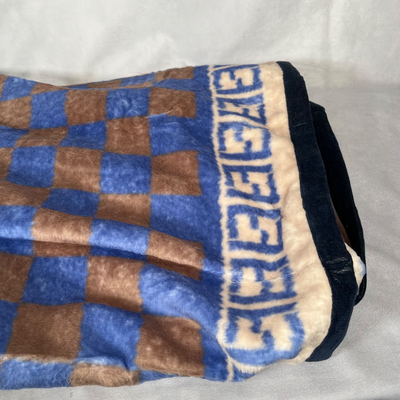 管2606-519】FENDI 綿毛布 140×210 サイズ 箱付き - メルカリ