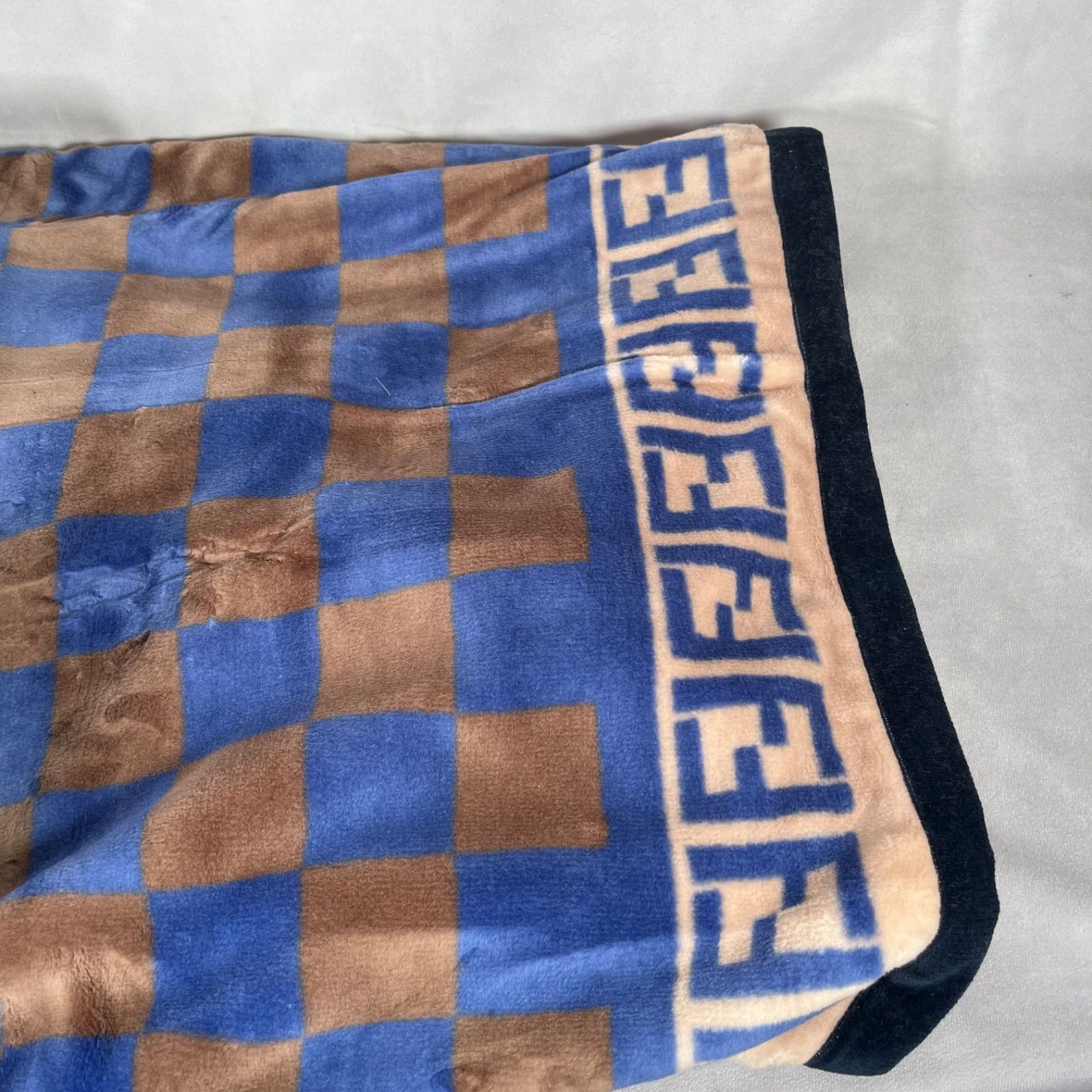 管2606-519】FENDI 綿毛布 140×210 サイズ 箱付き - メルカリ