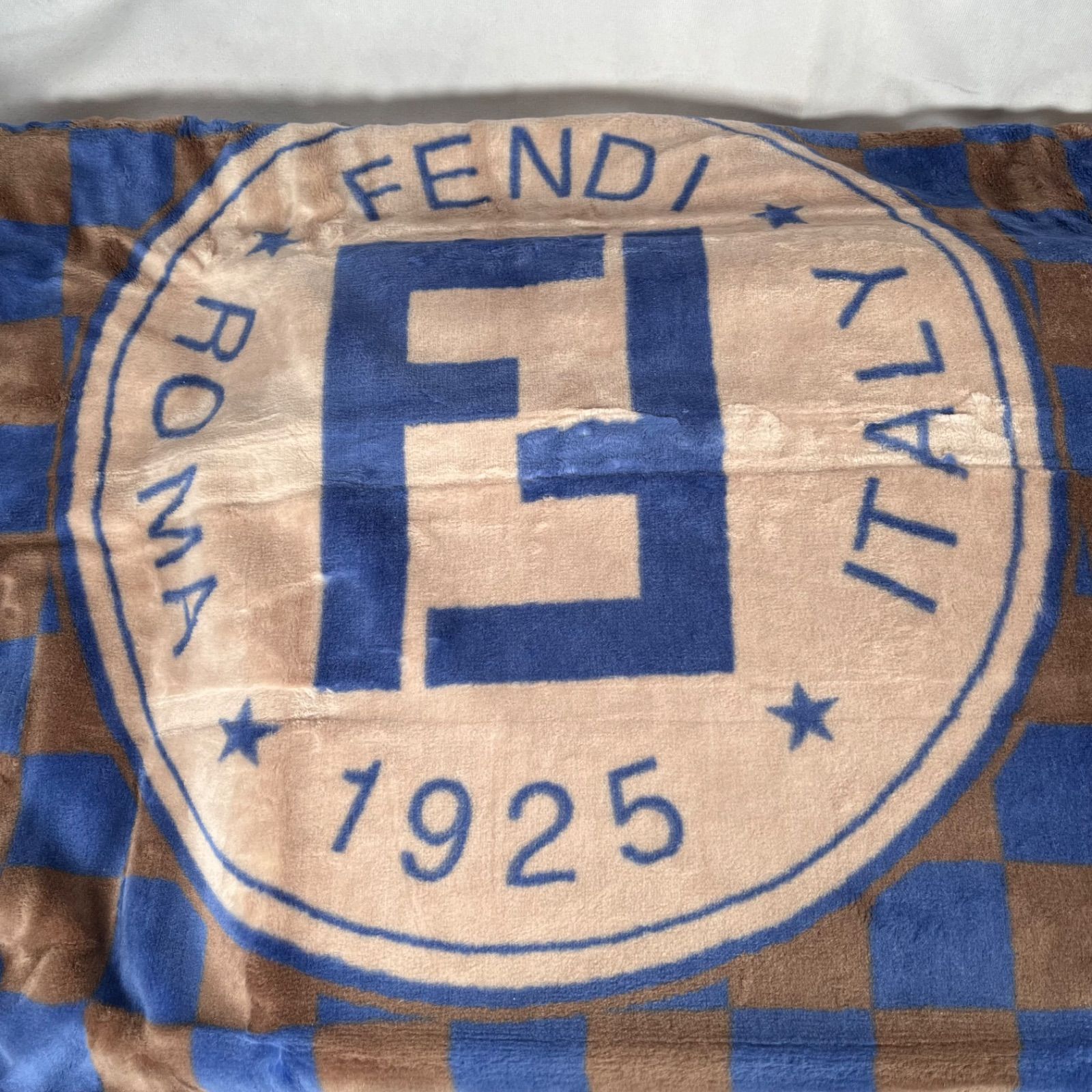 管2606-519】FENDI 綿毛布 140×210 サイズ 箱付き - メルカリ