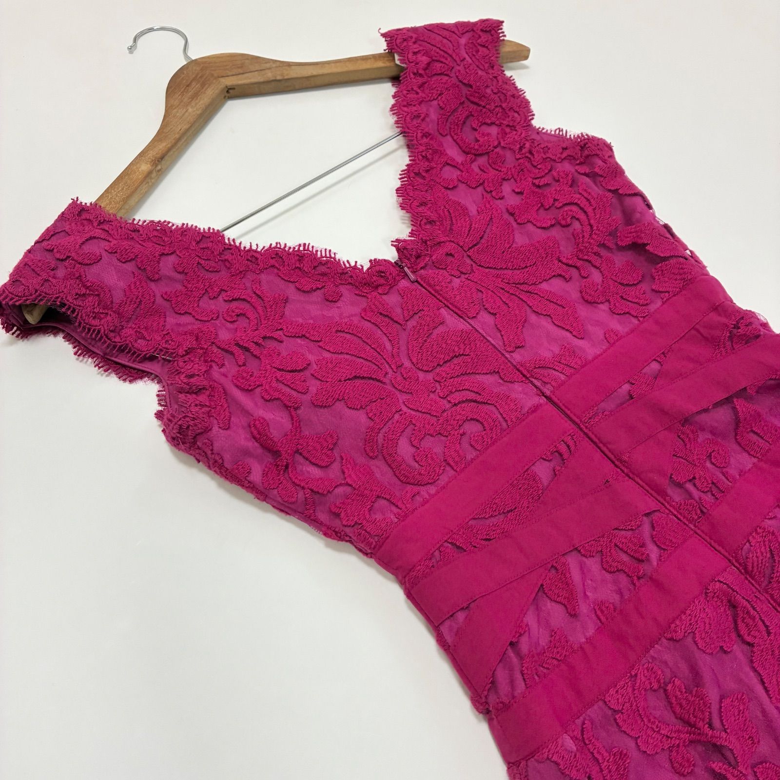 TADASHI SHOJI タダシショージ 両V美デコルテミディ丈ワンピース 2