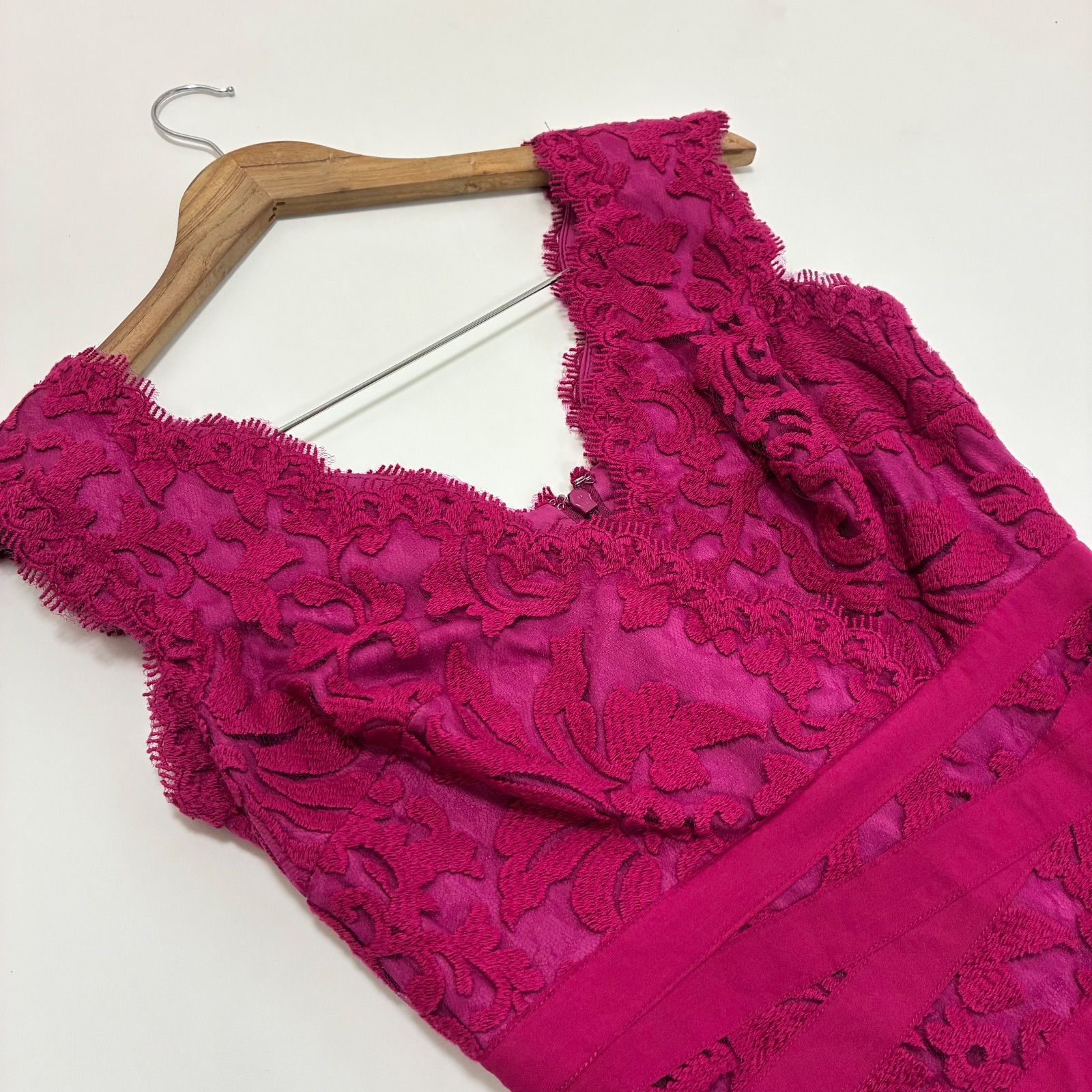 TADASHI SHOJI タダシショージ 両V美デコルテミディ丈ワンピース 2