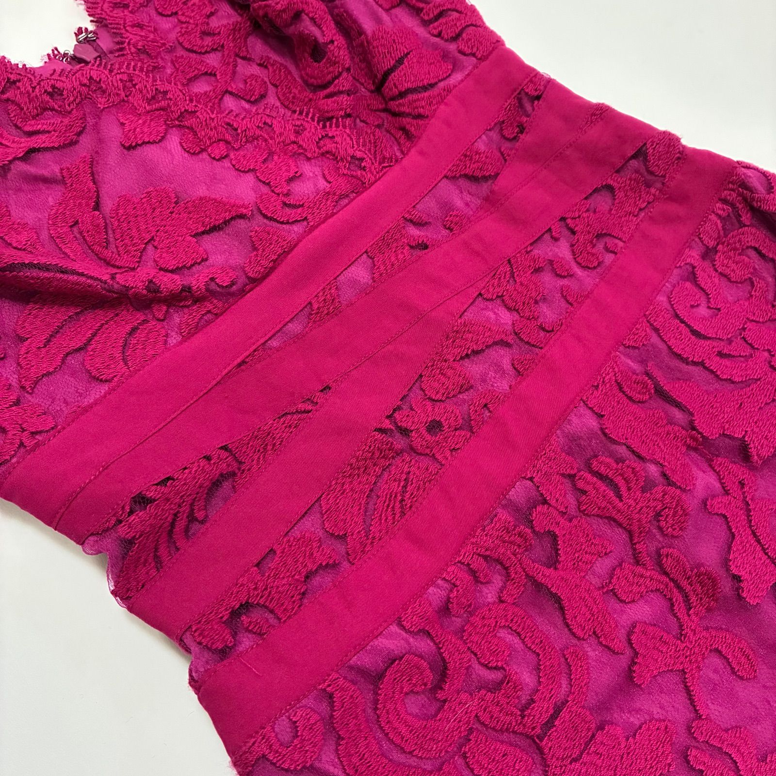 TADASHI SHOJI タダシショージ 両V美デコルテミディ丈ワンピース 2