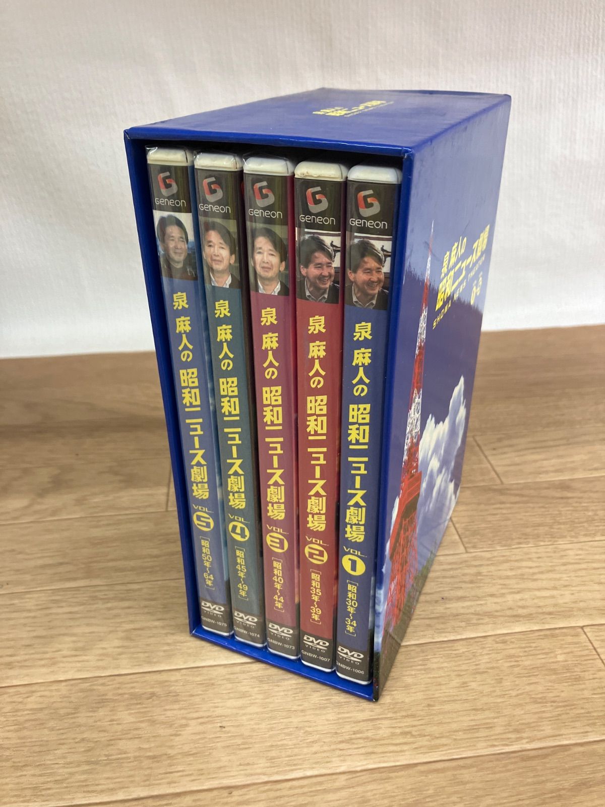 泉麻人の昭和ニュース劇場 DVD-BOX〈5枚組〉 ☆【未開封あり】泉麻人の昭和ニュース劇場 DVD-BOX《HT07F》B1 - メルカリ