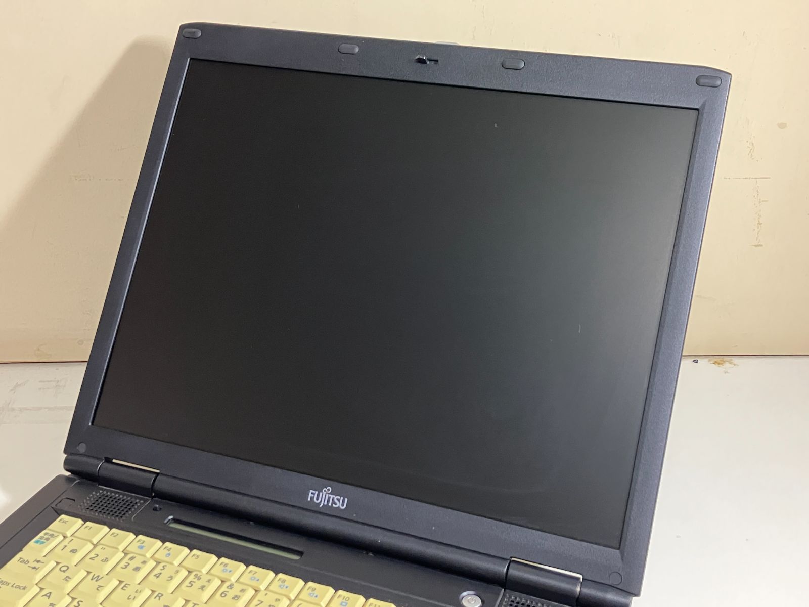 富士通 FUJITSU FMV-C8220 LIFEBOOK 本体 ノートPC