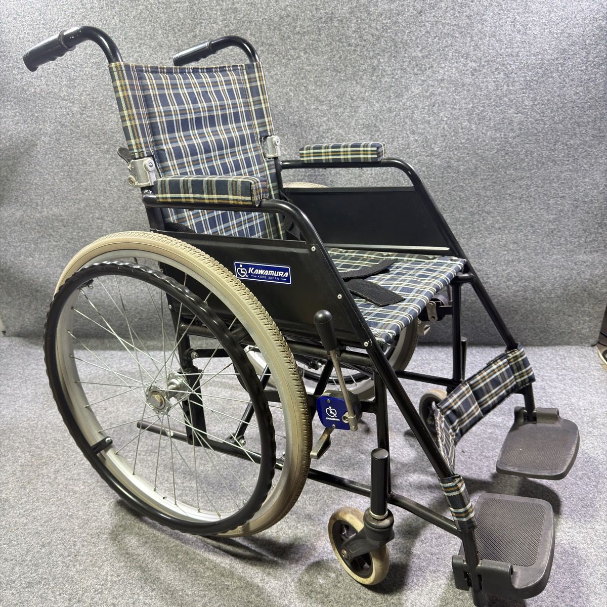 【中古】カワムラサイクル 自走用車椅子 KL-40 チェック柄 22インチ ノーパンクタイヤ 折りたたみ アルミ製 介護用品 KAWAMURA