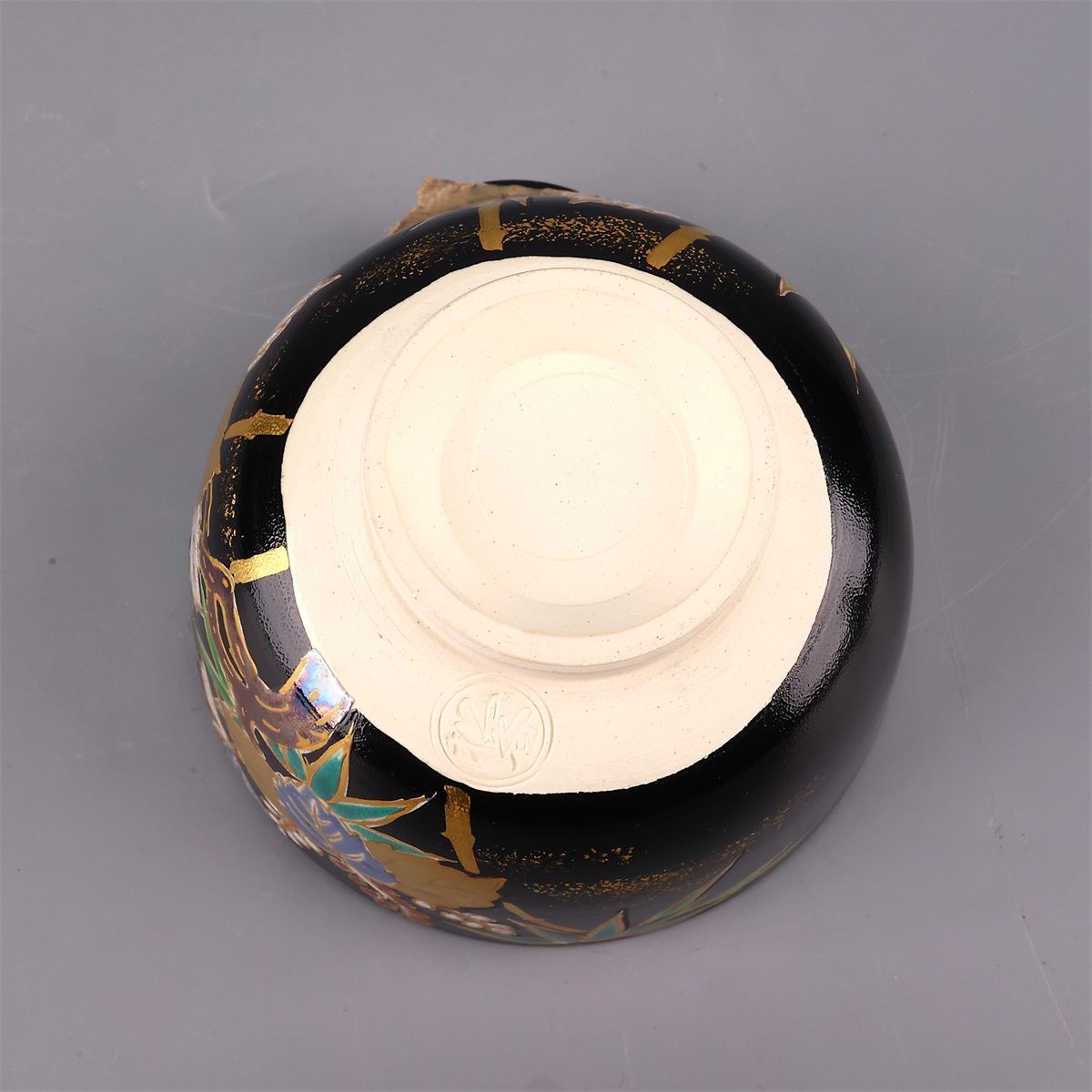 加藤松香】 京焼 仁清黒 桐竹文 茶碗 高7.5㎝ 口径12㎝／共箱付 美品