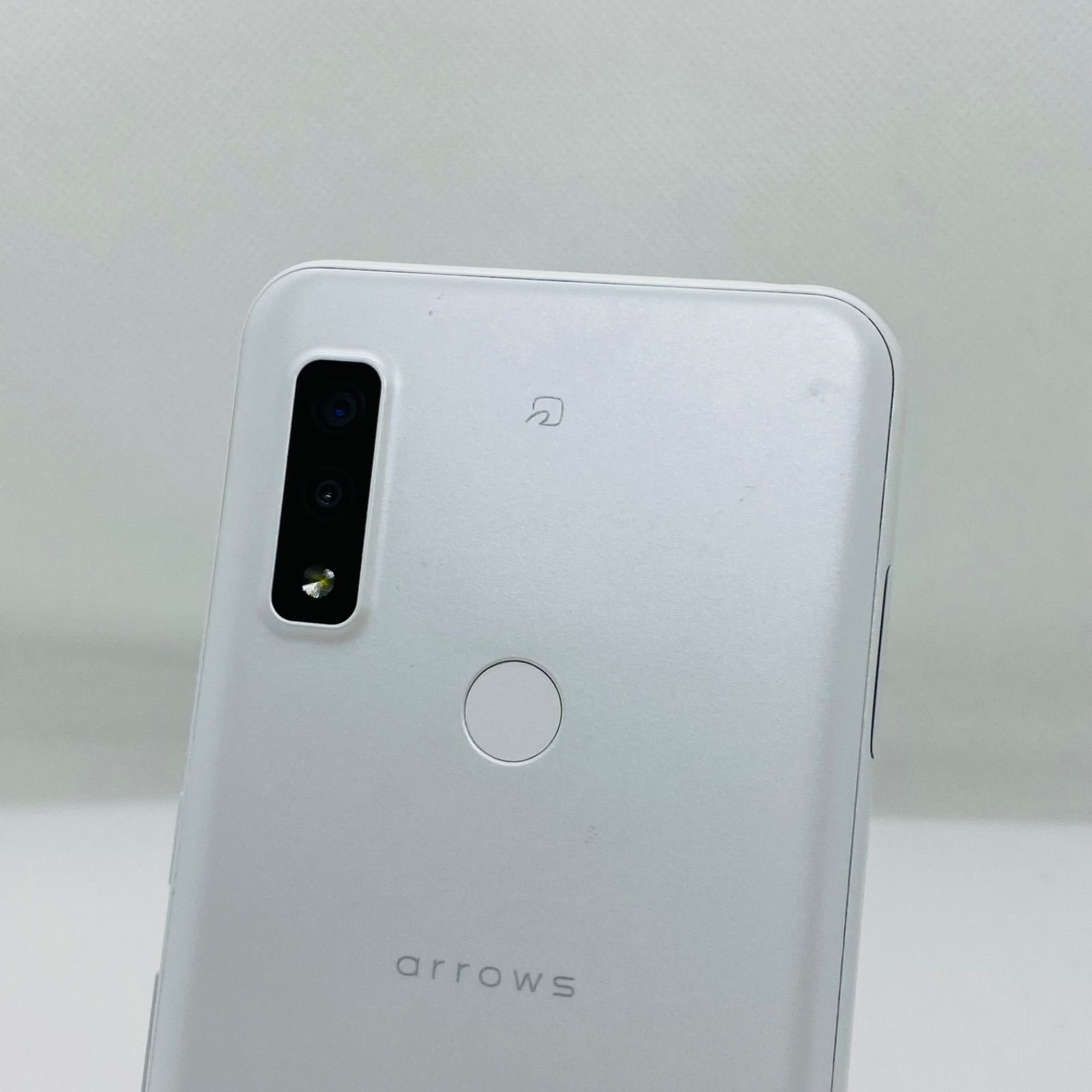中古 arrows We FCG01 64GB ホワイト au Cランク - メルカリ
