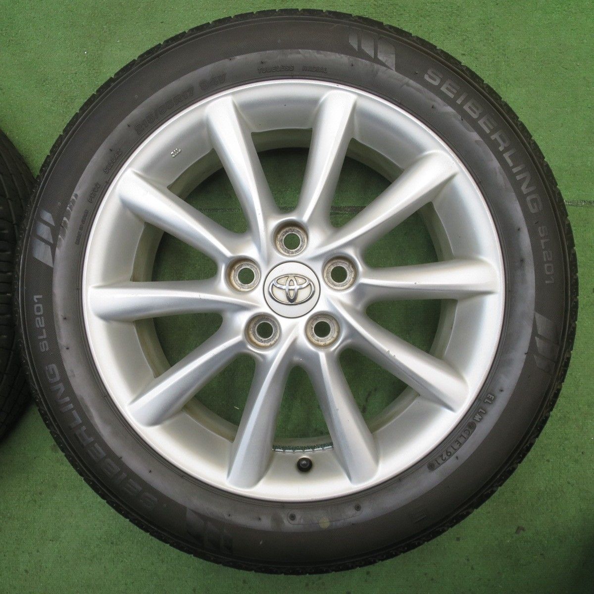 バリ溝！24年！9.5分◎トヨタ 50系 エスティマ 純正 215/55R17 