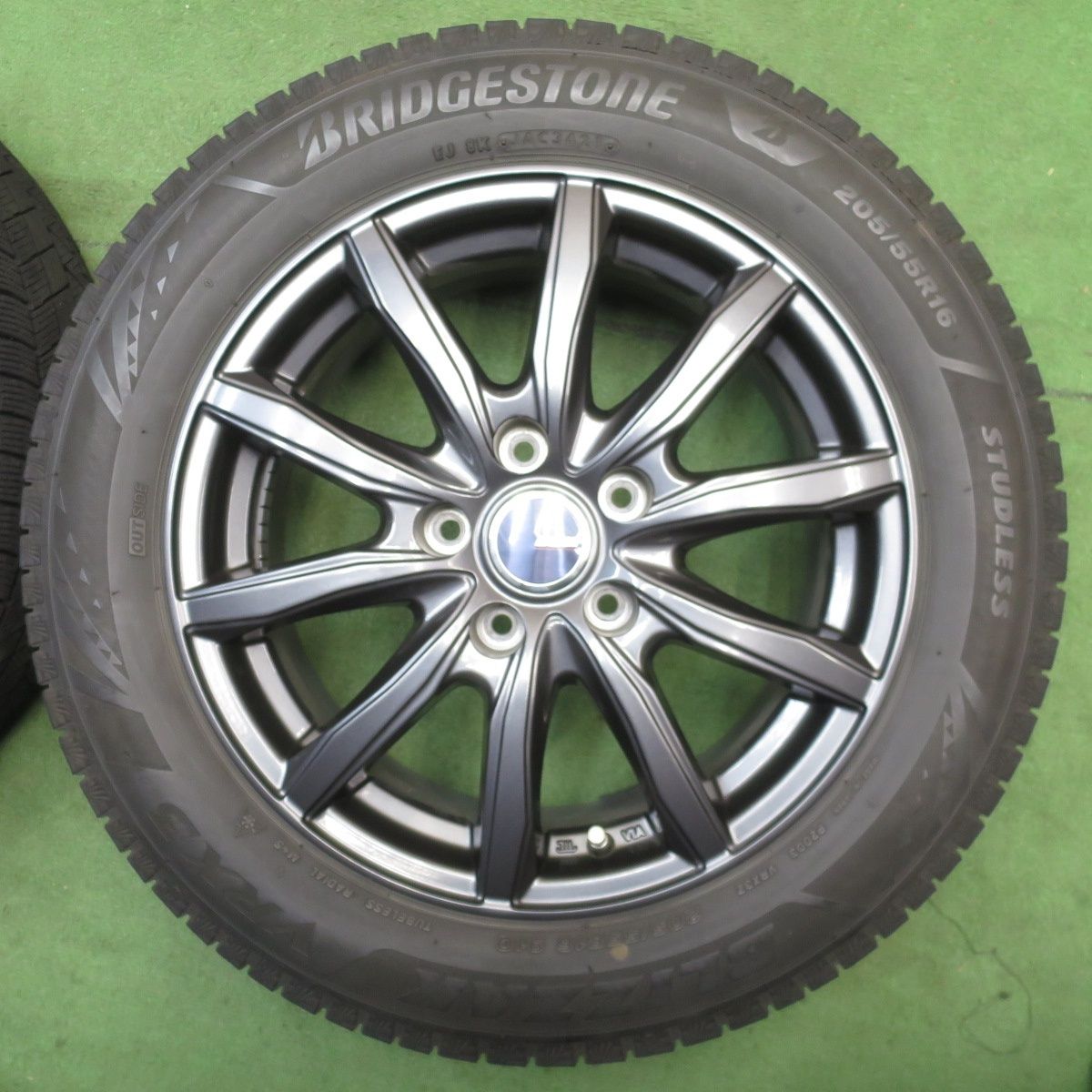 205/55R16超バリ溝スタッドレス キレイ◎スタッドレス 205/55R16 ブリヂストン ブリッザック VRX3