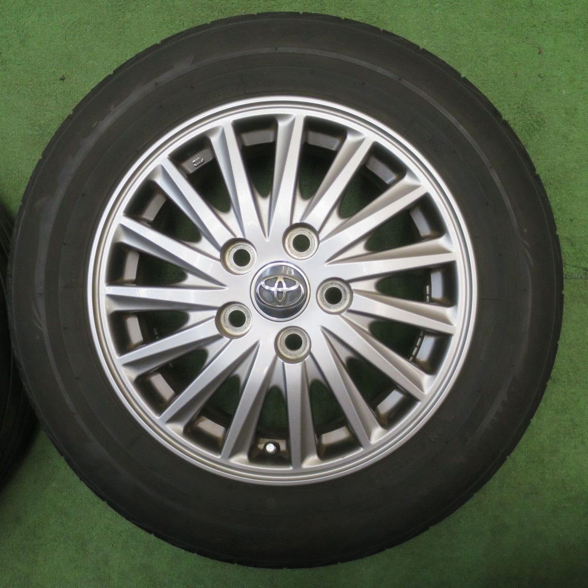 4本価格！24年◎トヨタ 80系 ノア ヴォクシー 純正 195/65R15